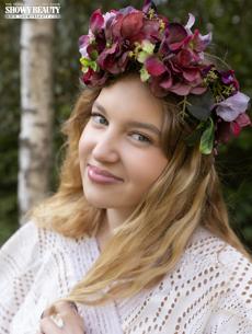 Nikoleta in Showy Beauty set Vitamins